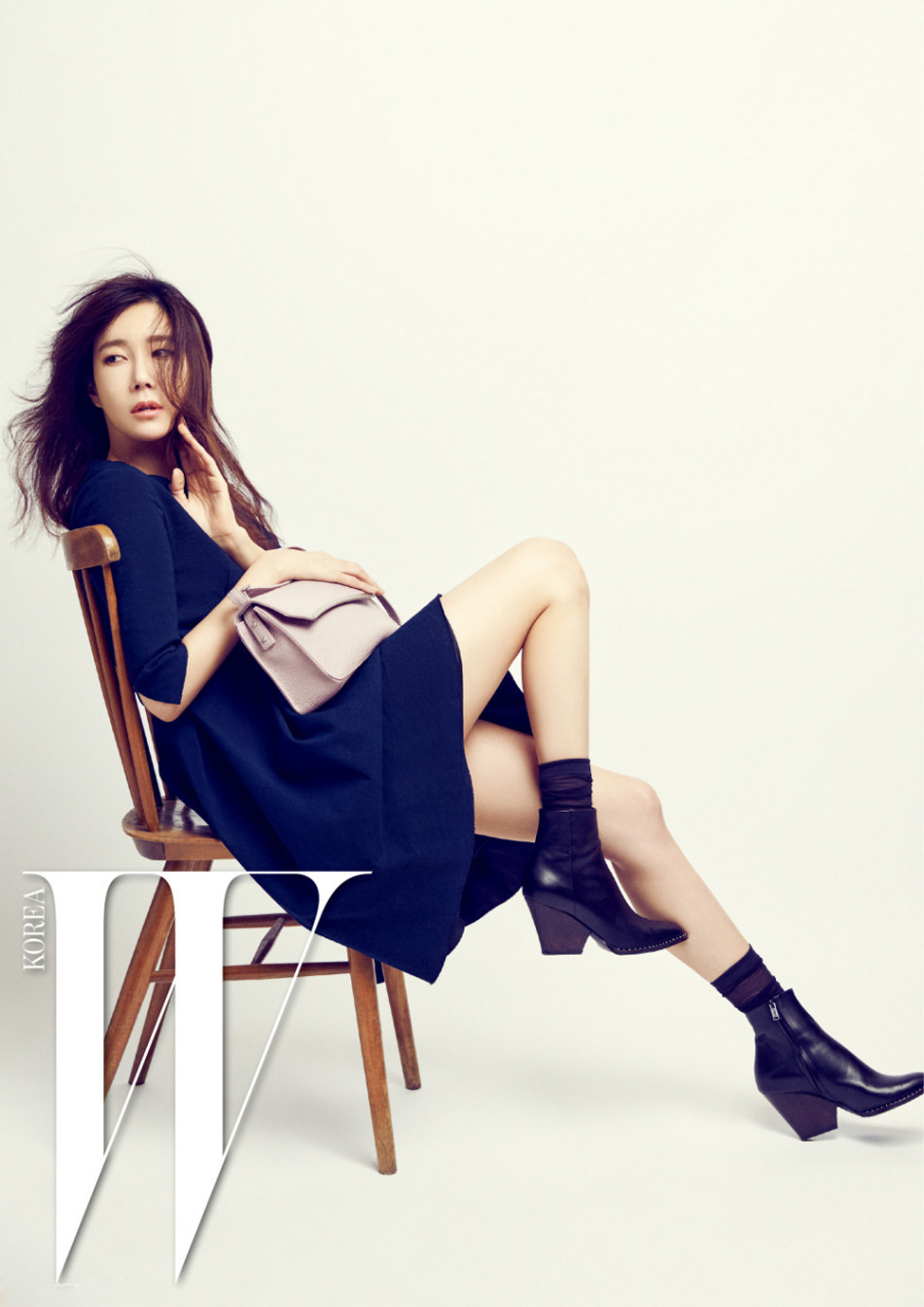 李智雅纤细长腿魅力写真大片