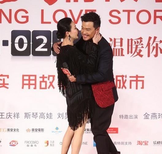 扒扒刘嘉玲那些年拥抱亲吻过的男星(19)