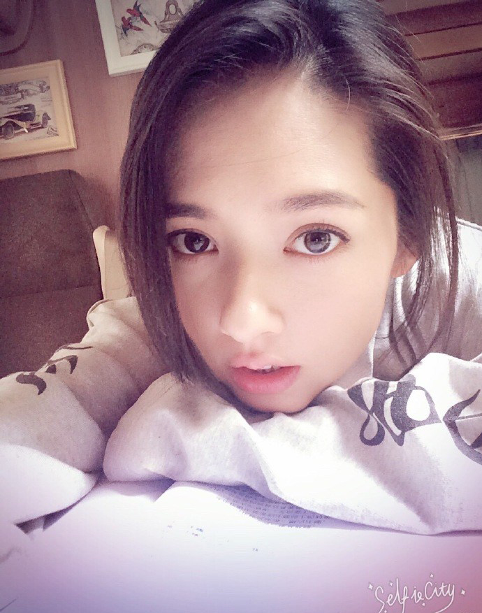 郭碧婷发照调侃自己太自恋网友大呼美丽(4)