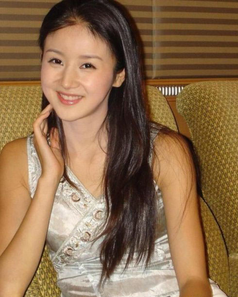 孙菲菲近照笑容僵硬不忍直视，扒扒她如何从第一古典美女作成了整容狂(4)