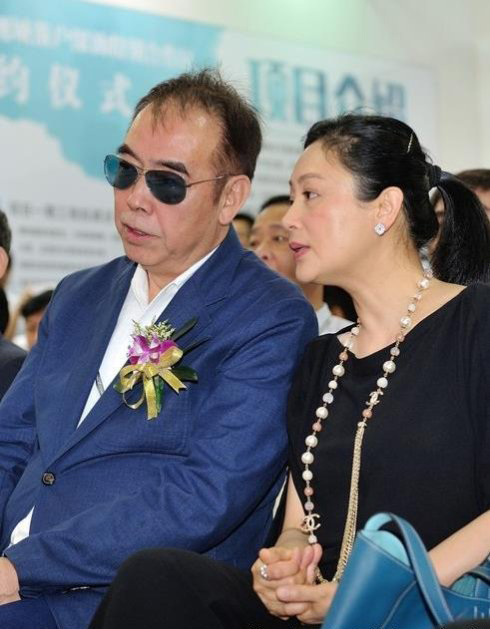 心碎一地！昔日内地第一美女陈红近照脸部浮肿老态毕露