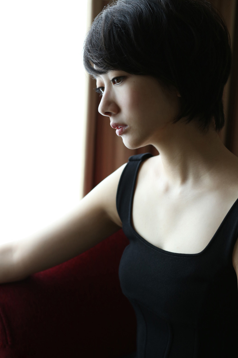 日本女星南波瑠短发写真气质佳