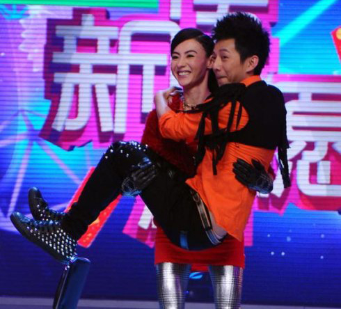 力大无穷!迪丽热巴领衔玩公主抱的10大女汉子(4)
