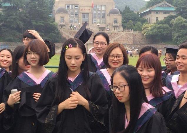 陈都灵奶茶妹妹等90后女神毕业照PK谁最美(10)