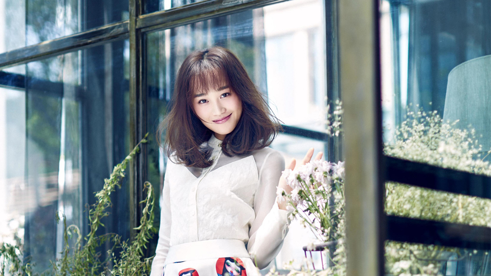 蓝盈莹色彩斑斓撩人心弦魅力动人