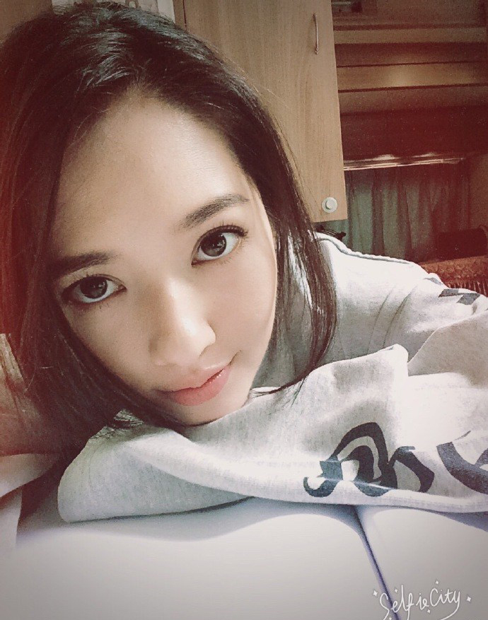 郭碧婷发照调侃自己太自恋网友大呼美丽(9)