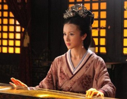 孙菲菲近照笑容僵硬不忍直视，扒扒她如何从第一古典美女作成了整容狂(8)