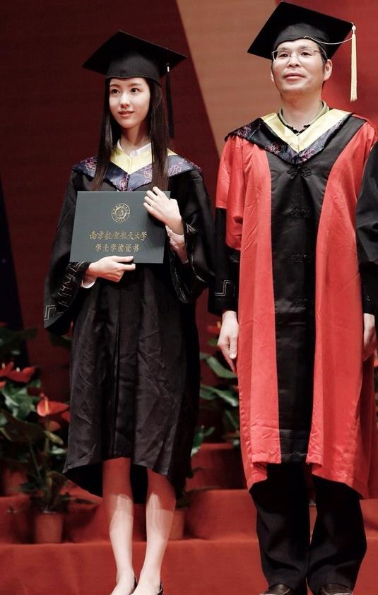 陈都灵奶茶妹妹等90后女神毕业照PK谁最美(3)
