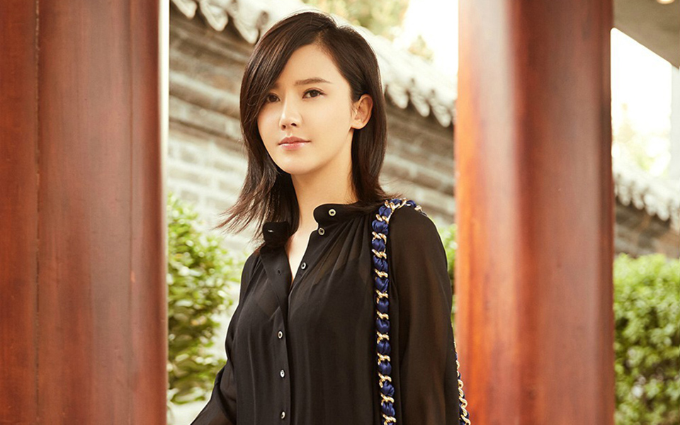清纯女星杨子姗甜美时尚街拍(3)