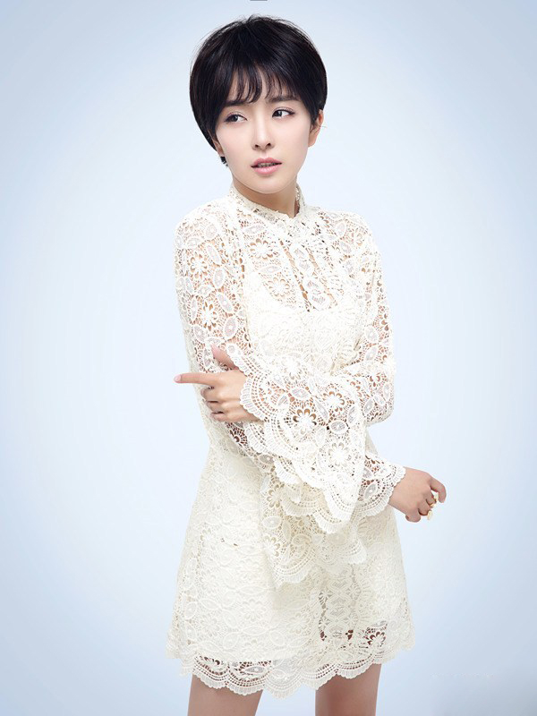 种丹妮实力小花清新靓丽短发写真首曝光