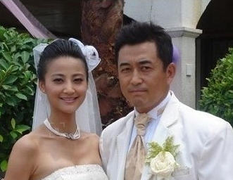 张歆艺再婚嫁袁弘，她大十几岁前男友和闪婚闪离前夫近况如何(8)
