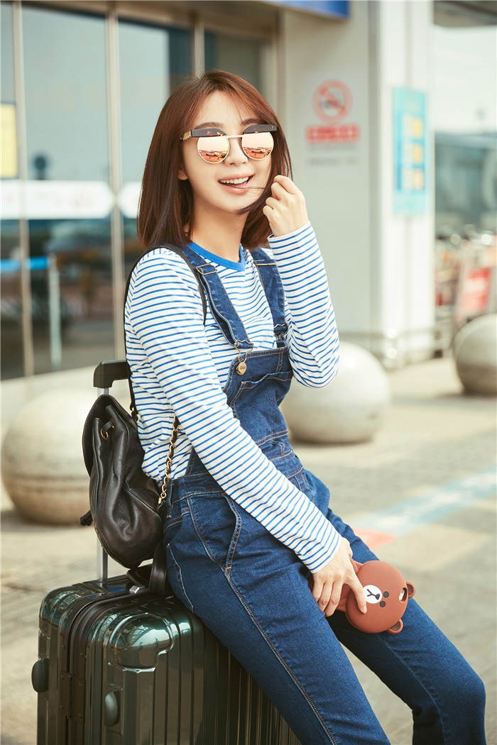 李菲儿尽显好身材最新机场照曝光