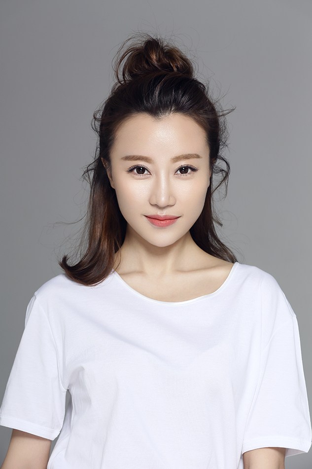 刘小倩俏皮半丸子头元气少女个性十足(4)
