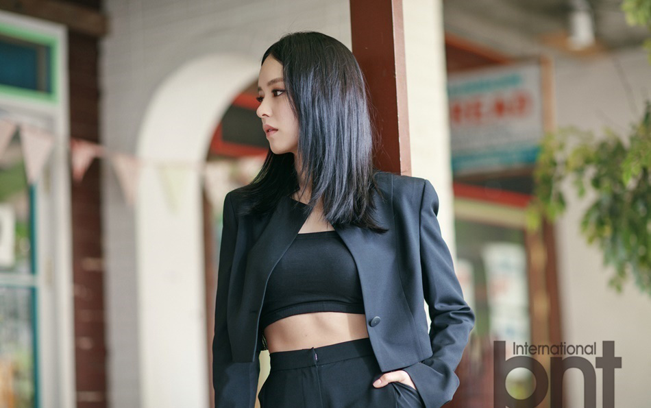 洪雅凛冷艳女人妩媚动人写真(3)