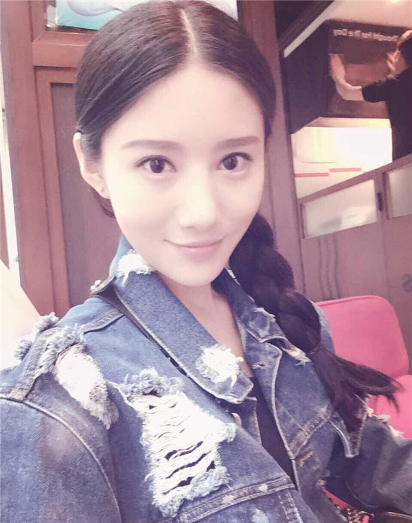 新晋90后艺人吴优魅力自拍美照(4)