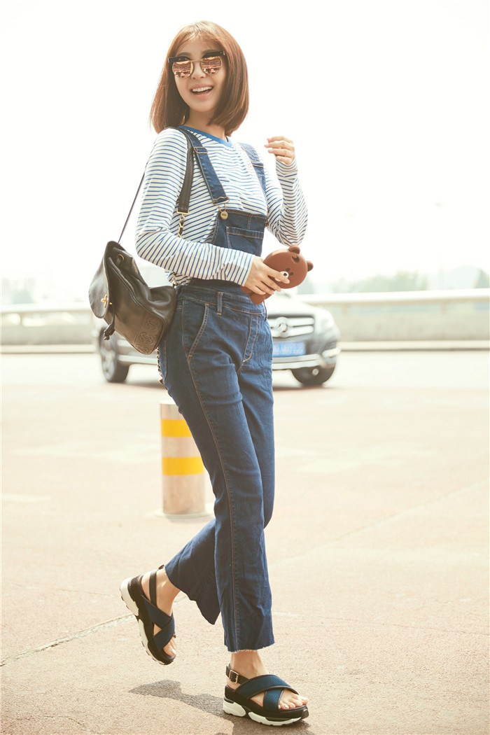 李菲儿尽显好身材最新机场照曝光(3)