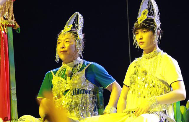 邓超领衔扮女装毁三观的十大男星(9)