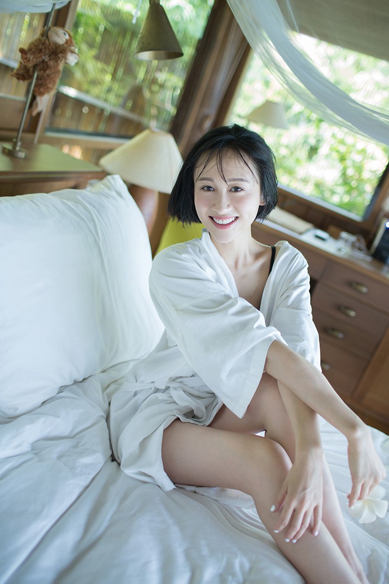 练束梅纯美笑容浴女写真曝光(2)