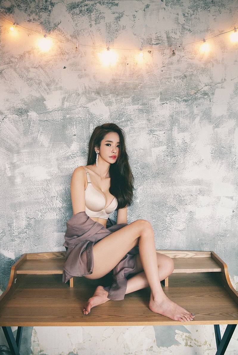 好身材风情美胸美女私房内衣写真(6)