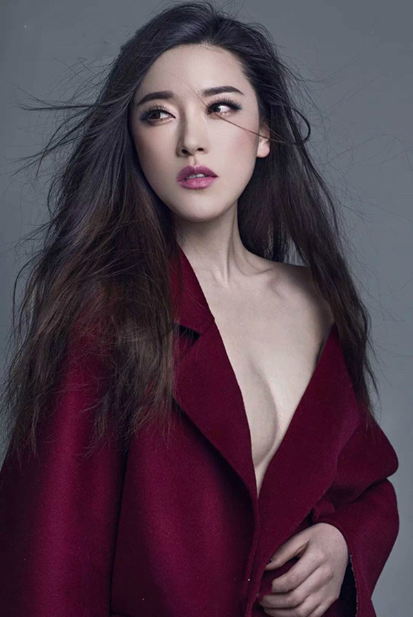 张嘉艺展熟女魅力爆性感写真(2)
