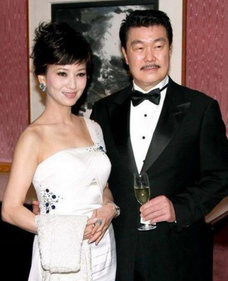 小S领衔为鬼混老公“擦屁股”的10大女星(4)