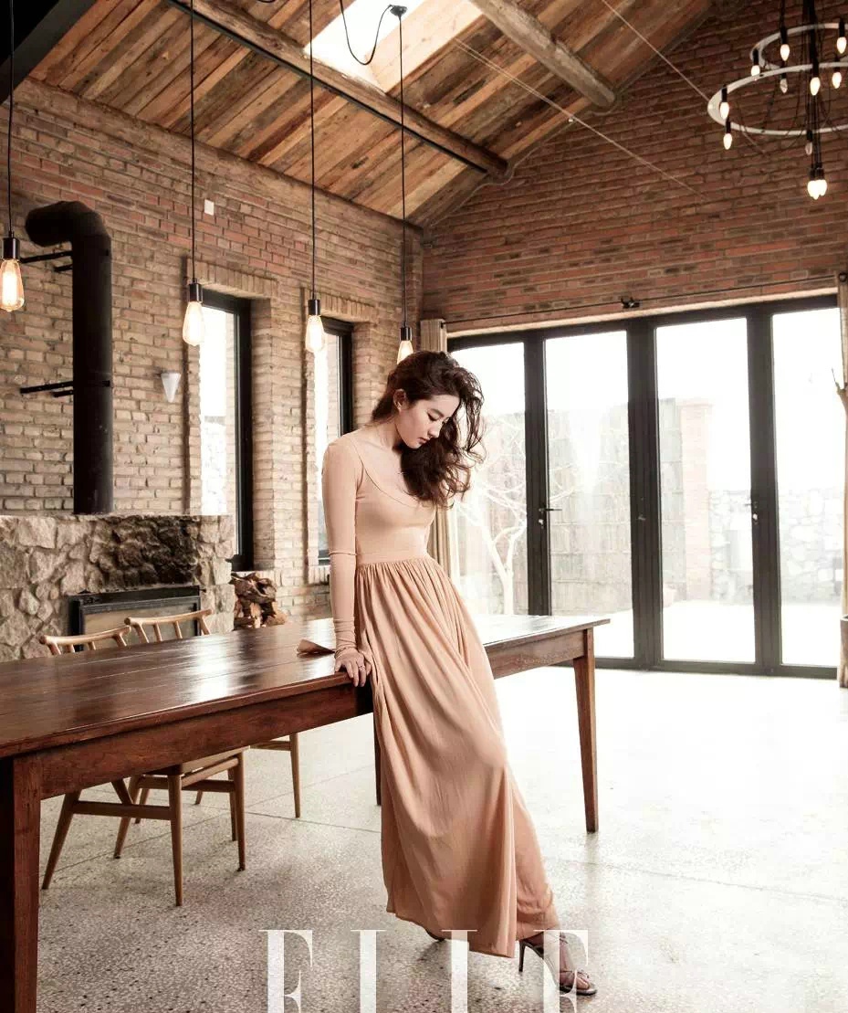 气质女神刘亦菲登上ELLE世界时装之苑封面(2)