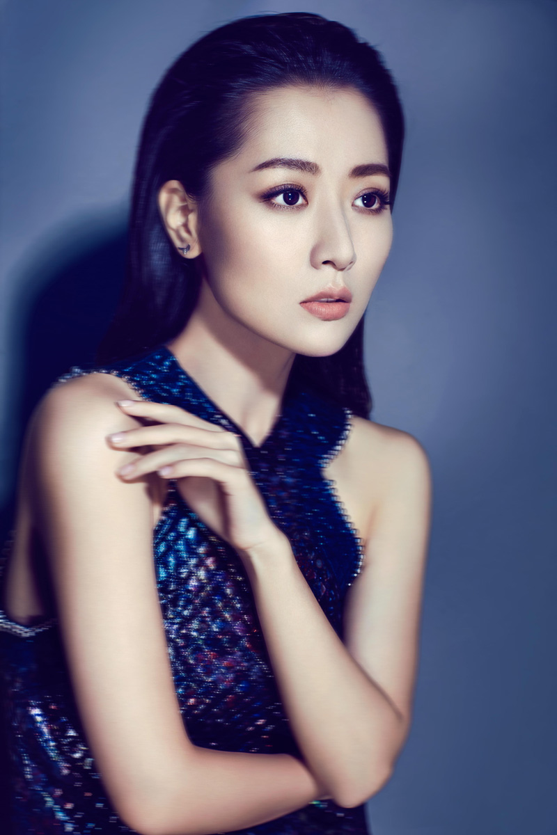 白冰性感冷艳显女王范儿最新时尚写真曝光(3)