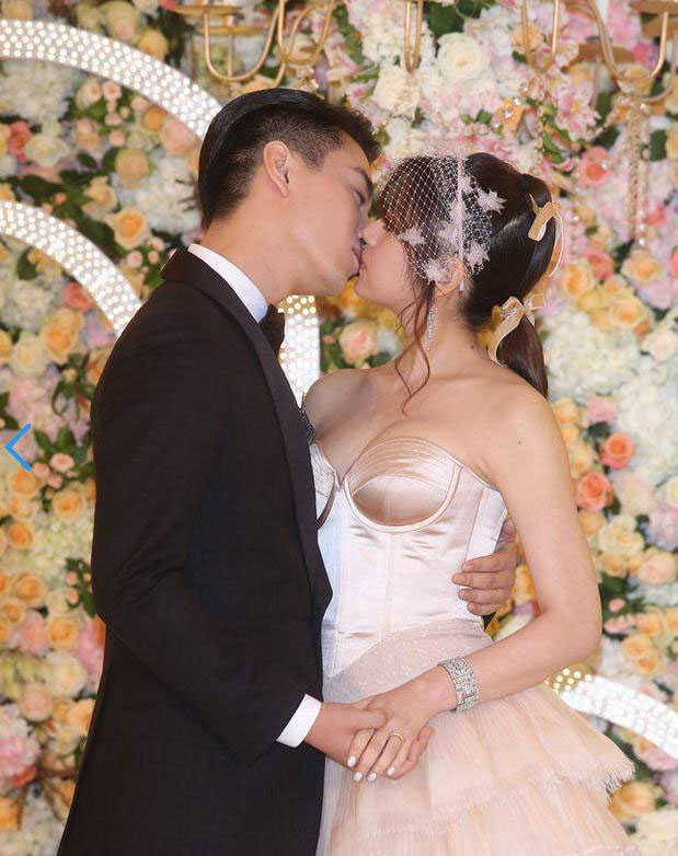 一言不合就接吻，陈晓陈妍希两场婚礼就是一部吻戏表演连续剧！(8)