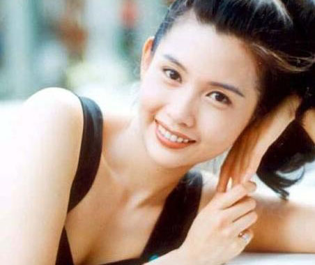 刘嘉玲曝十八岁照片青涩却不惊艳，其实她在港台女星中颜值垫底(7)
