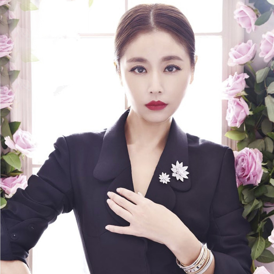 林心如红唇气质干净清爽写真(4)