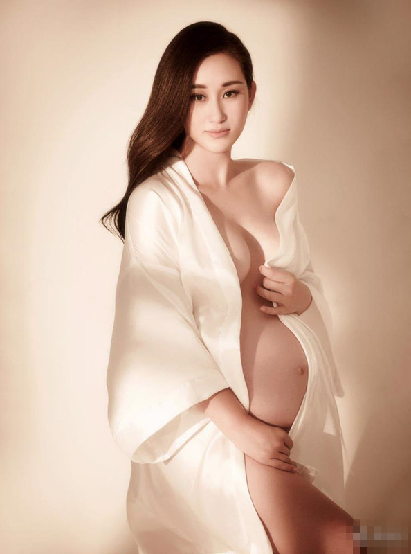 赵文卓张丹露大肚抢镜夫妇全裸拍写真(5)
