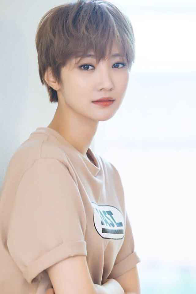 韩国美女高俊熙焕然一新短发写真(5)
