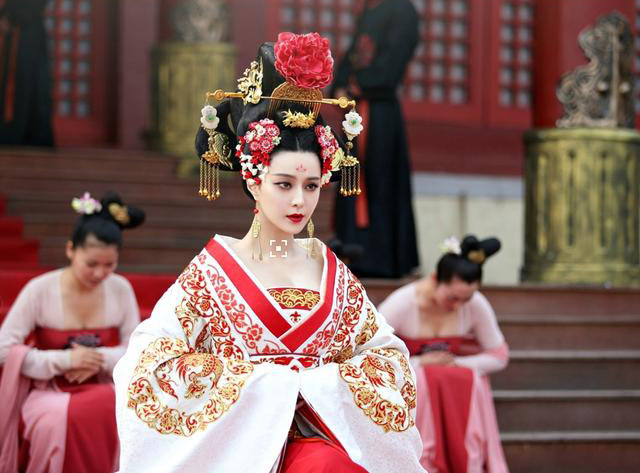 范冰冰再演妲己输给巩俐白骨精，也败给十年前自己(4)