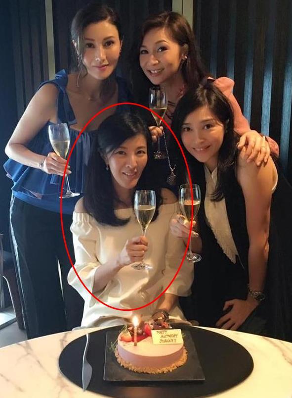 做小三，嫁大款，李嘉欣姐妹俩的命运惊人相似