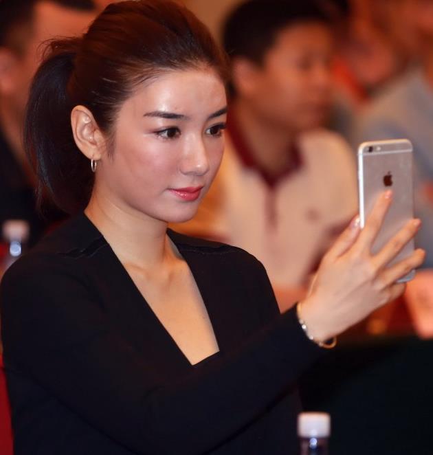 整容后遗症？黄奕近照脸部浮肿笑容僵硬惨不忍睹(2)