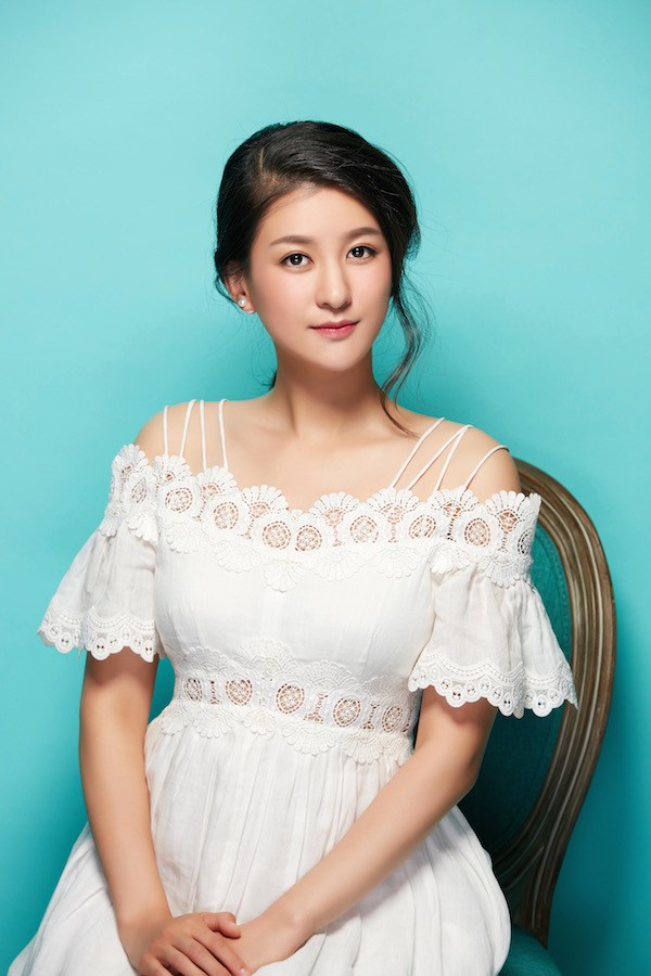 陈真希香肩微露最新写真曝光(2)