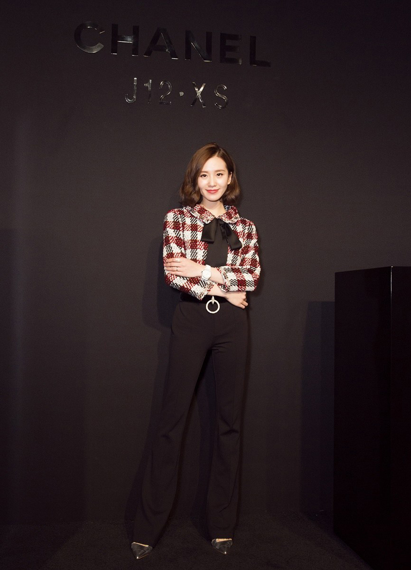 刘诗诗出席时尚活动复古俏皮切换自如(3)