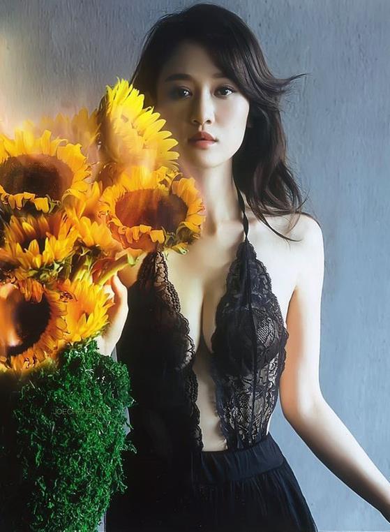吃了睾丸会长胸？盘点陈乔恩豪乳呼之欲出的喷血瞬间(4)