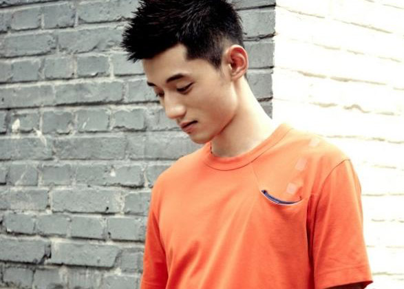 原来你是这样的个性张继科：撕衣服半裸、踢坏围栏、打比赛没睡醒(2)