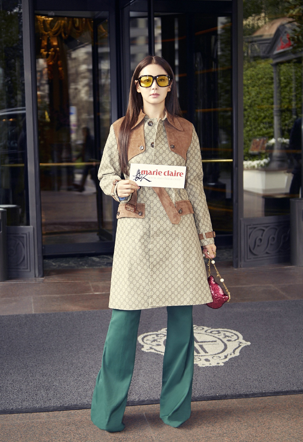 张雨绮身着Gucci男装搭配复古墨镜气势不凡(3)