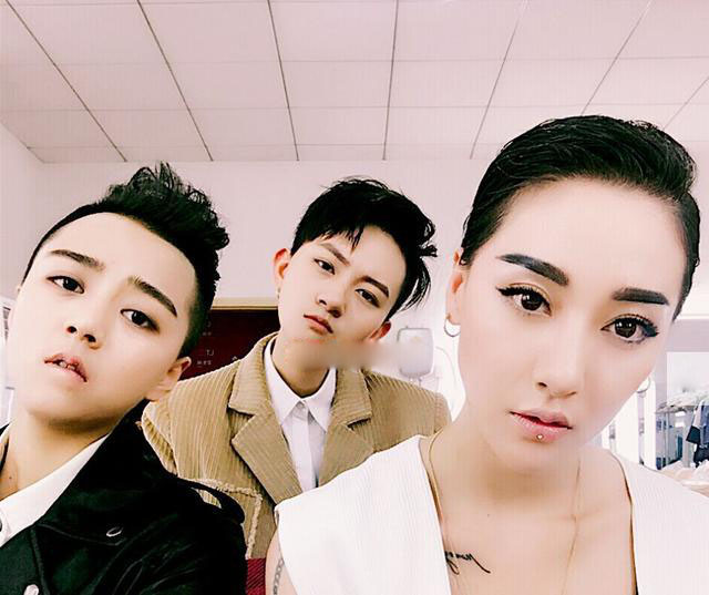 2016超女集体变超男,十五强攻气十足爷们范不输前任超女!