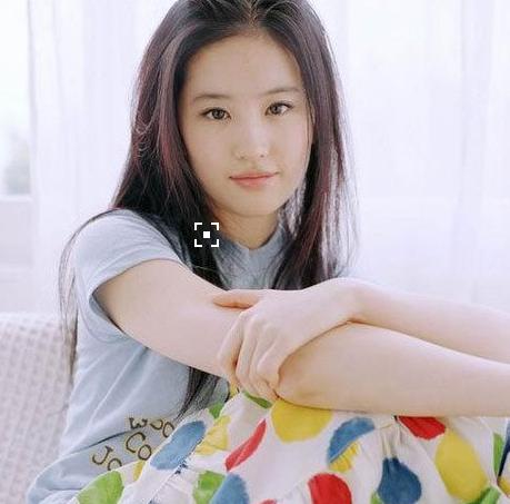 刘亦菲出道前艺术照曝光仙气全无，被疑整容冤不冤？(10)