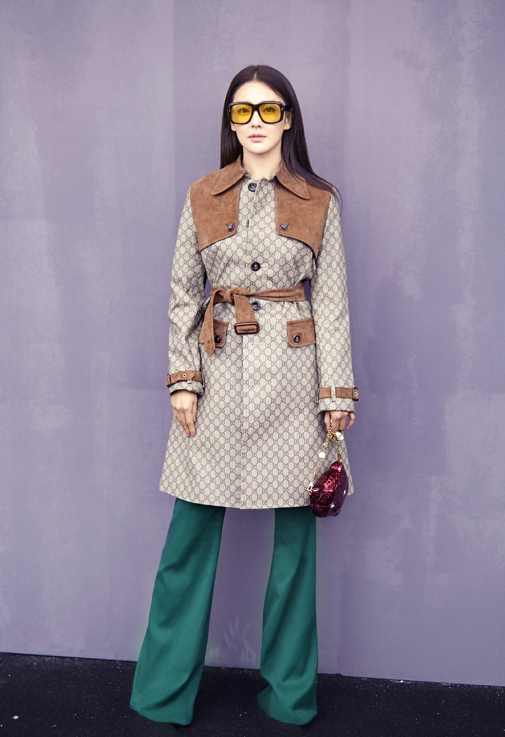 张雨绮身着Gucci男装搭配复古墨镜气势不凡