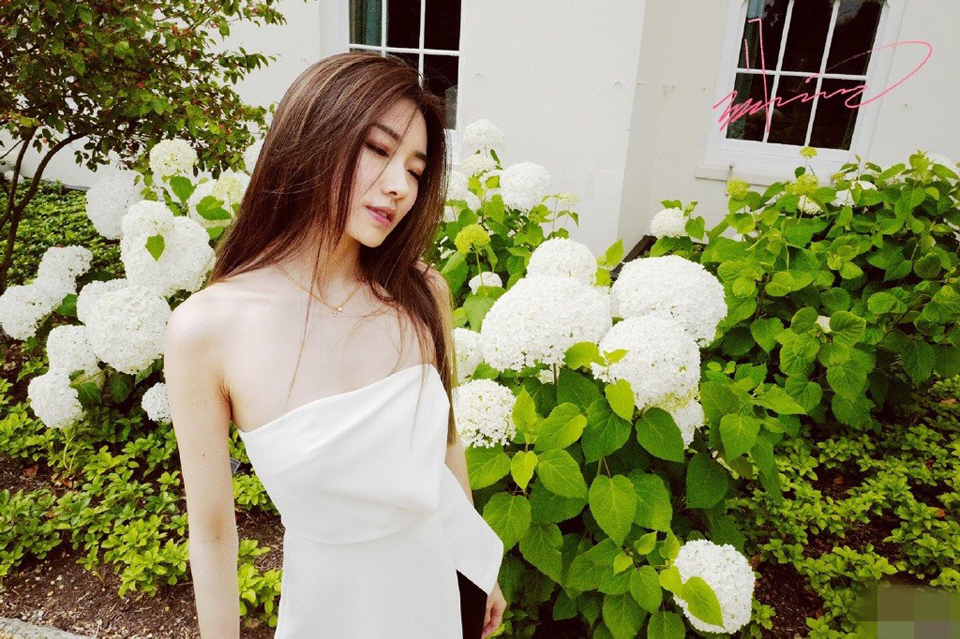 狗粮来了！郑恺晒女友程晓玥美照庆七夕(2)