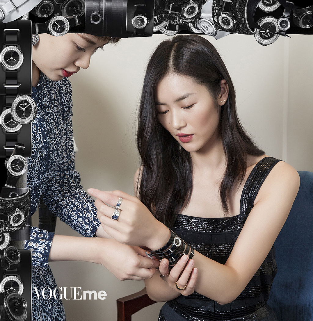 刘雯身穿香奈儿黑色连身裙尽显姣好身姿(5)