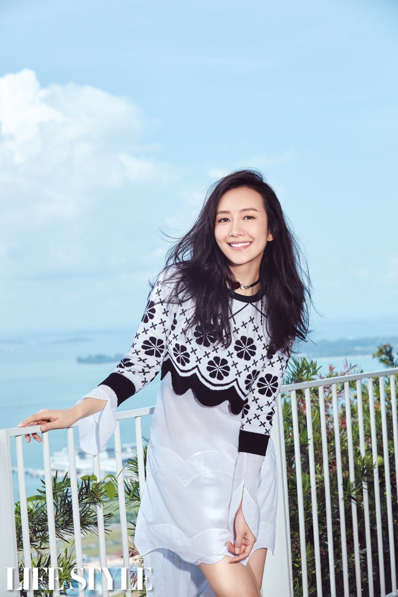 王鸥曝光异国休闲封面大片写真曝光(3)