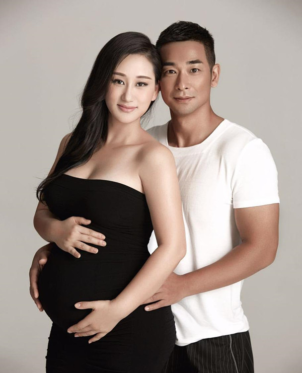 赵文卓张丹露大肚抢镜夫妇全裸拍写真