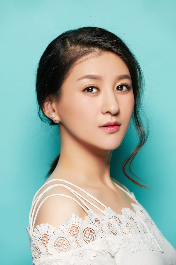 陈真希香肩微露最新写真曝光(3)