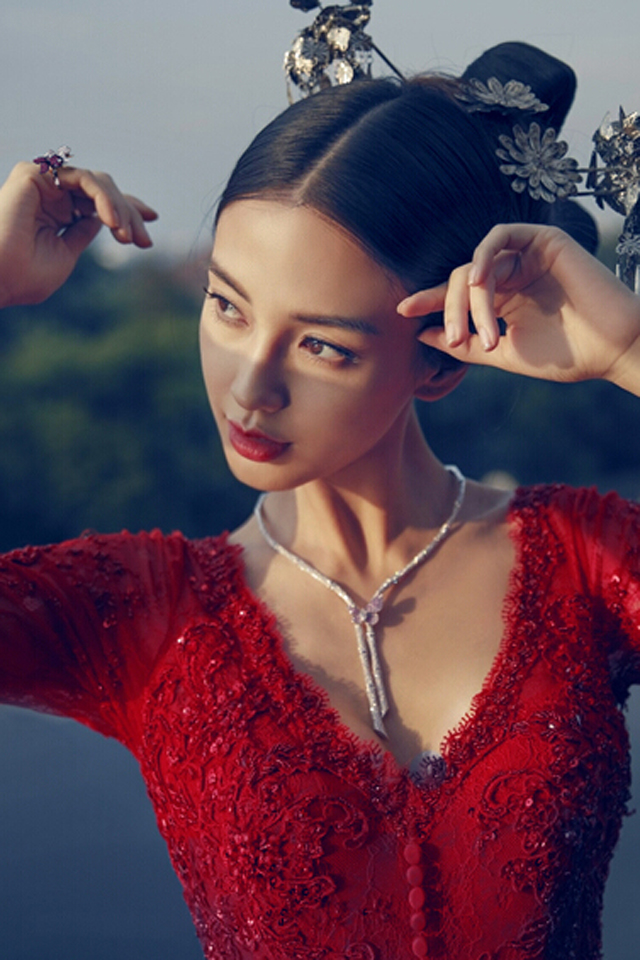 Angelababy性感婚纱古风大片