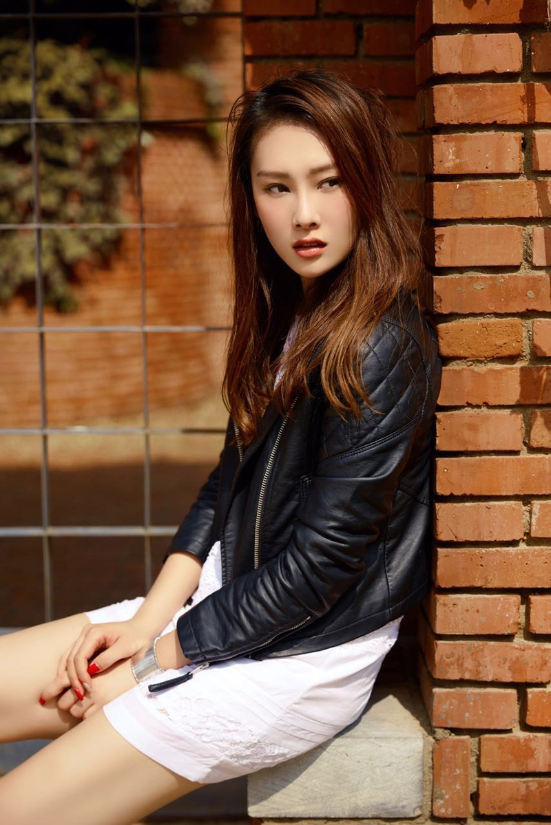 李昕岳神态轻松自如女神最新大片(2)